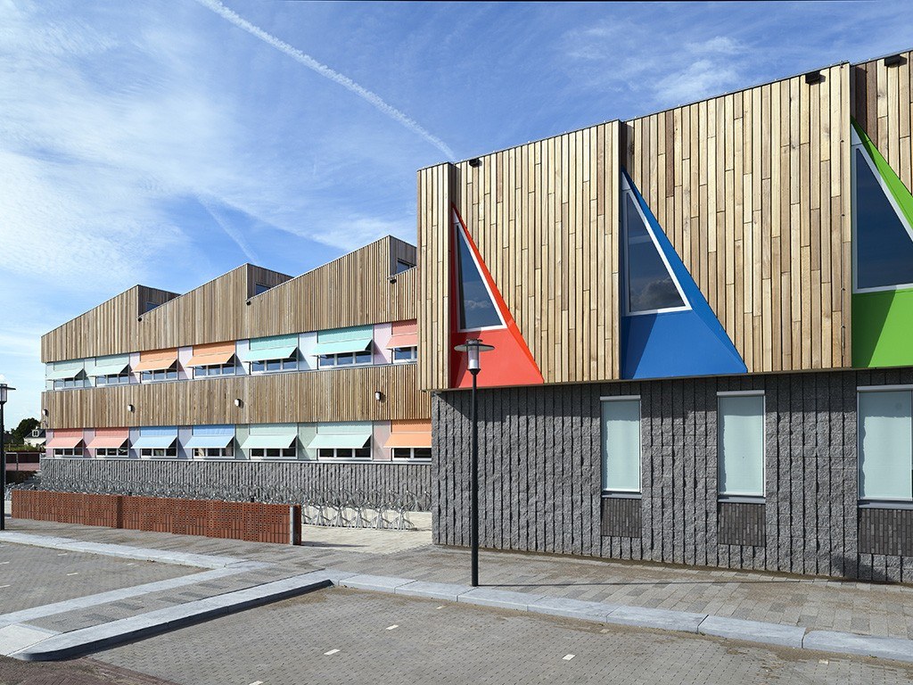 Triple Solar energiedak Multifunctioneel Centrum de Kreek in Zwaag